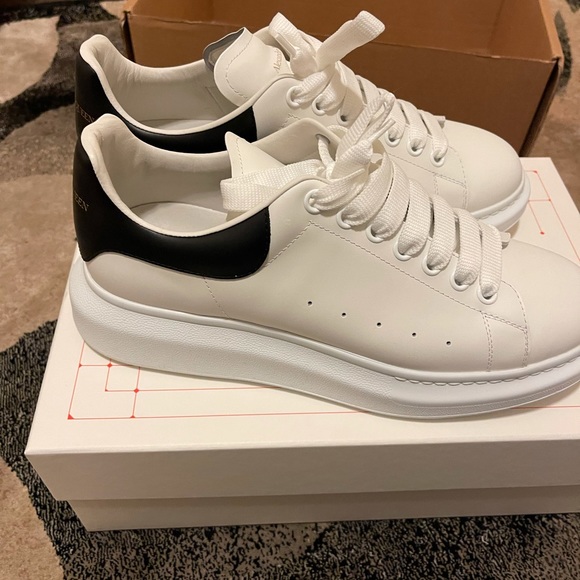 Alexander McQueen sneaker, authentic, in box - Picture 5 of 6